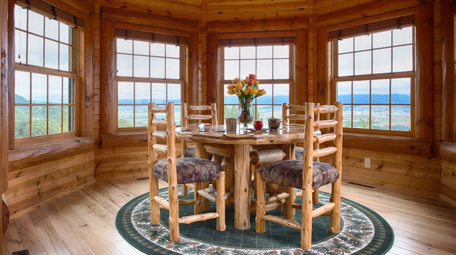 Click: To see more photos of this home.