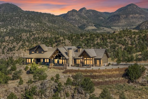 Custom Mountain Estate - UCT Log Homes Photo Album
